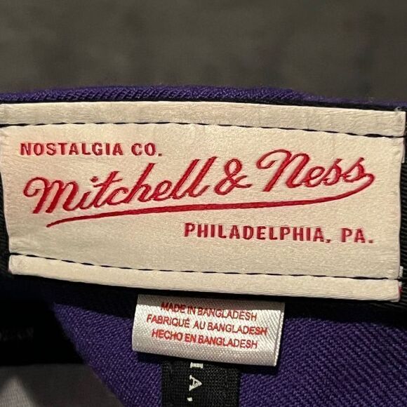 MITCHELL & NESS Toronto Raptors Vintage Script SnapBack Hat / One Size - Picture 4 of 6